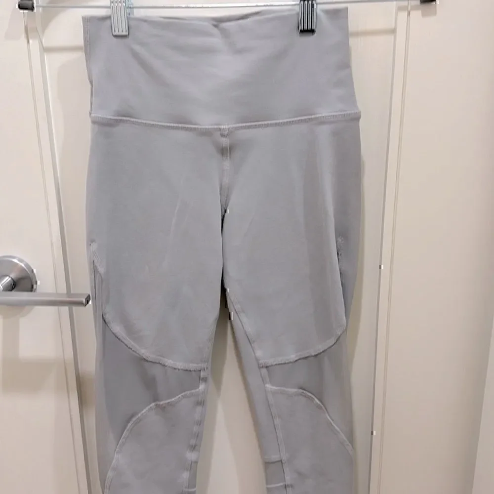 Alo Yoga Leggings- Crop Light Gray with Mesh Detailing Size XXS